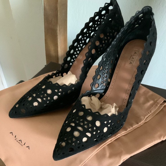 Alaia Shoes - ALAIA Vienne suede leather pumps
